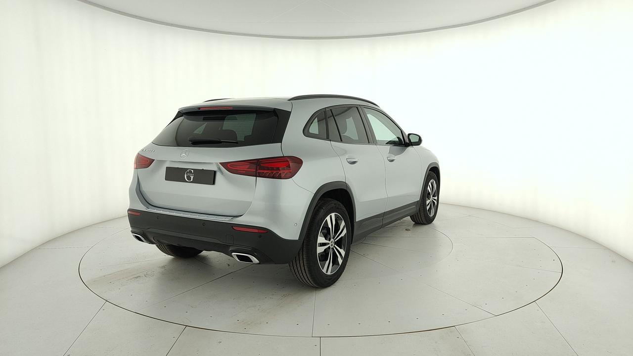 Mercedes-Benz GLA 200 d automatic