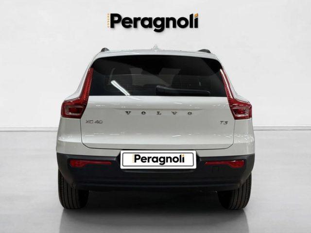 VOLVO XC40 T3 MOMENTUM CORE AUTOMATICA