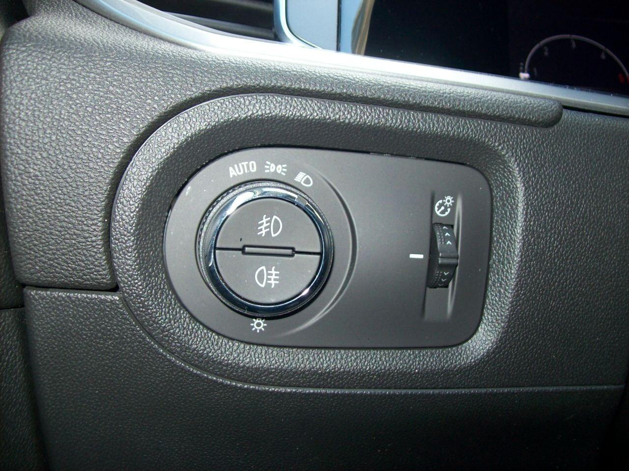 Opel Grandland 1.5 diesel Ecotec 130cv aut. Business Elegance