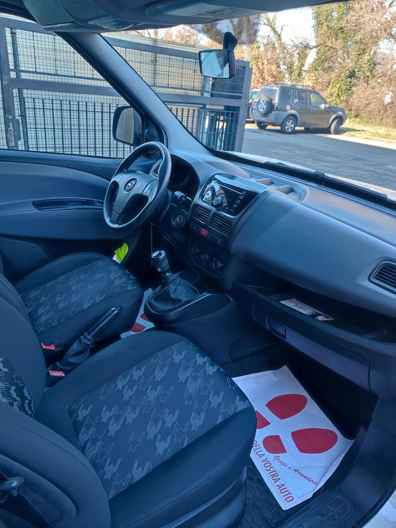 OPEL COMBO 1.4BENZINA 2017 EURO6B PEDANA DISABILI ELETTRICA