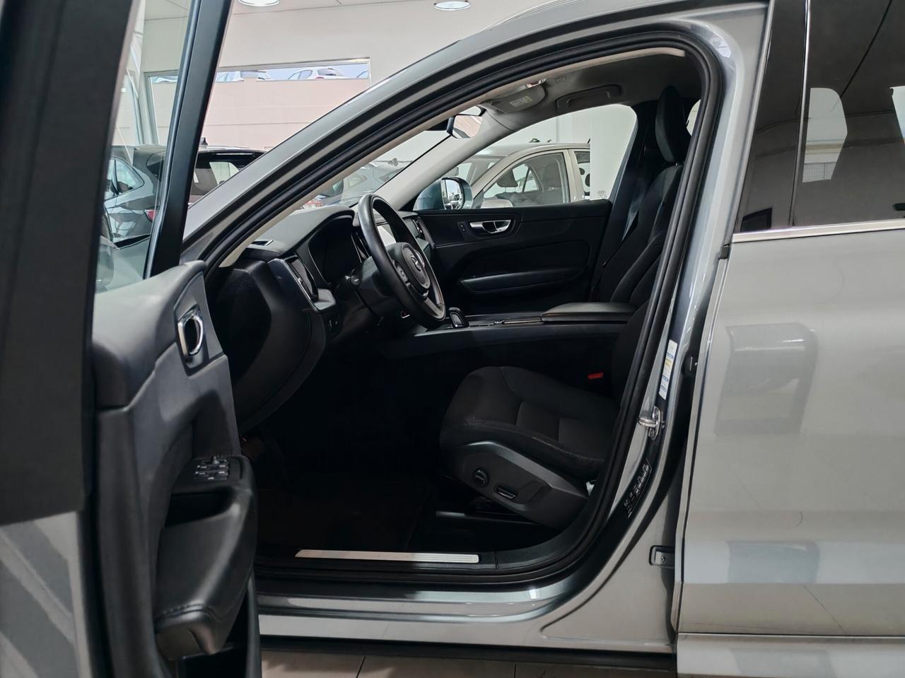 Volvo XC60 2.0d (B4) AWD 197cv Momentum Pro 2021