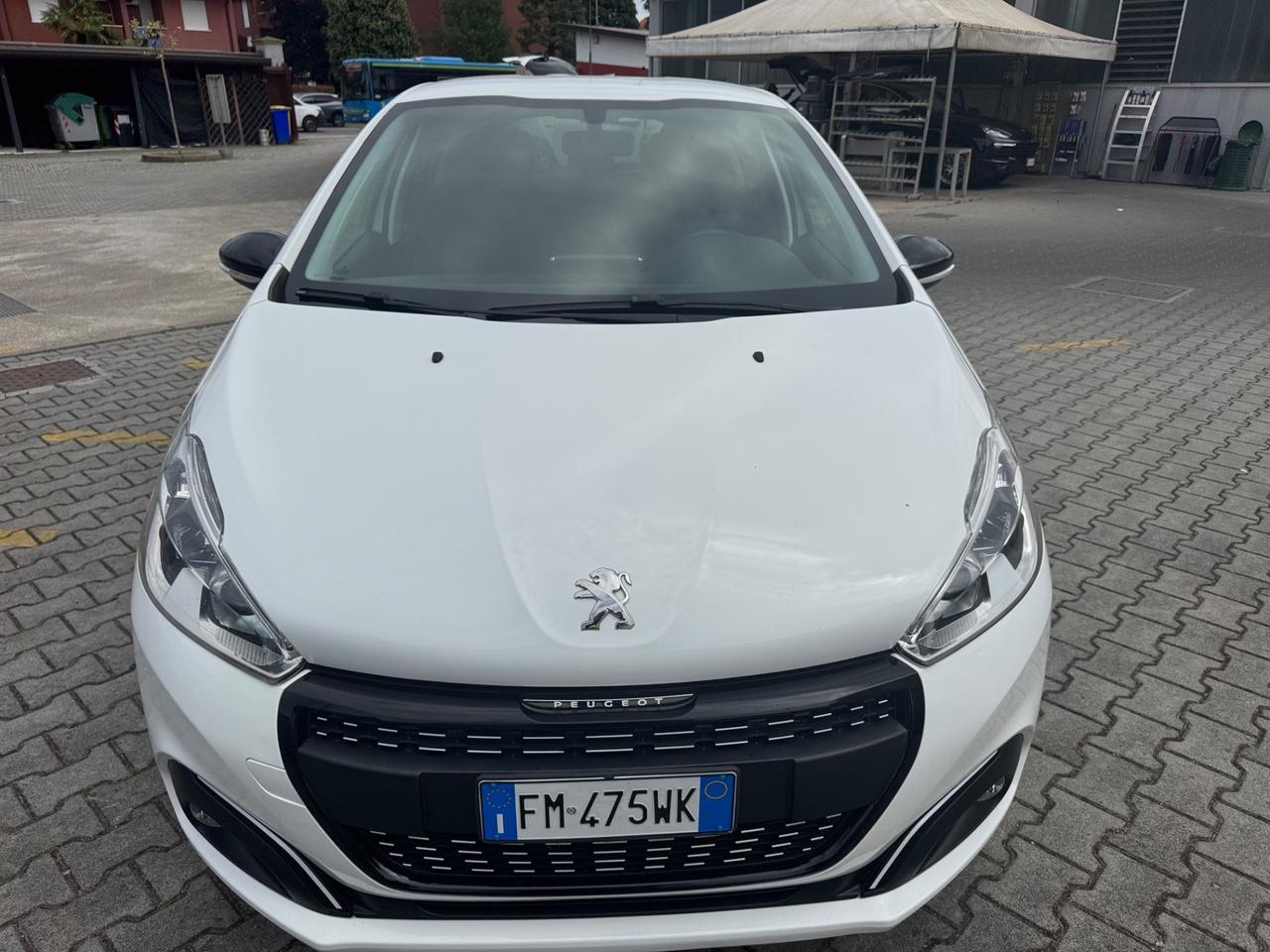 Peugeot 208 PureTech 82 5 porte neopatentati