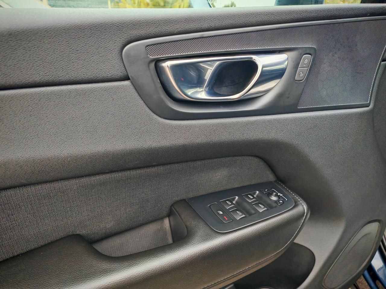 Volvo XC60D4 2.0 190cv pelle navig cam 2020