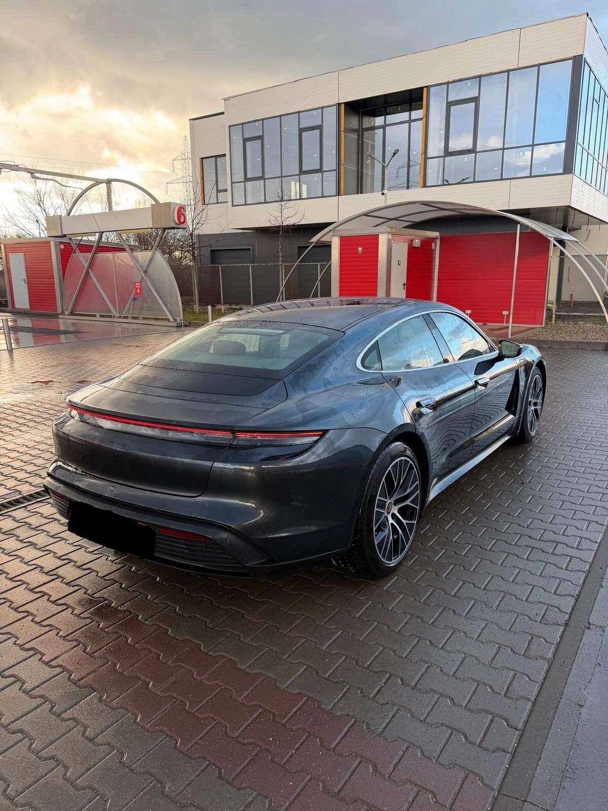 Porsche Taycan 4S