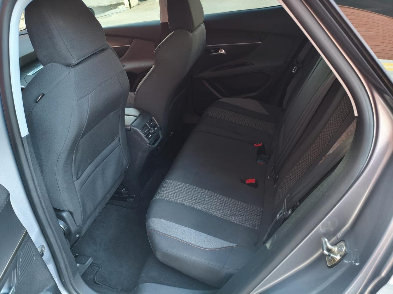 Peugeot 3008 BlueHDi 130 S&S EAT8 Business