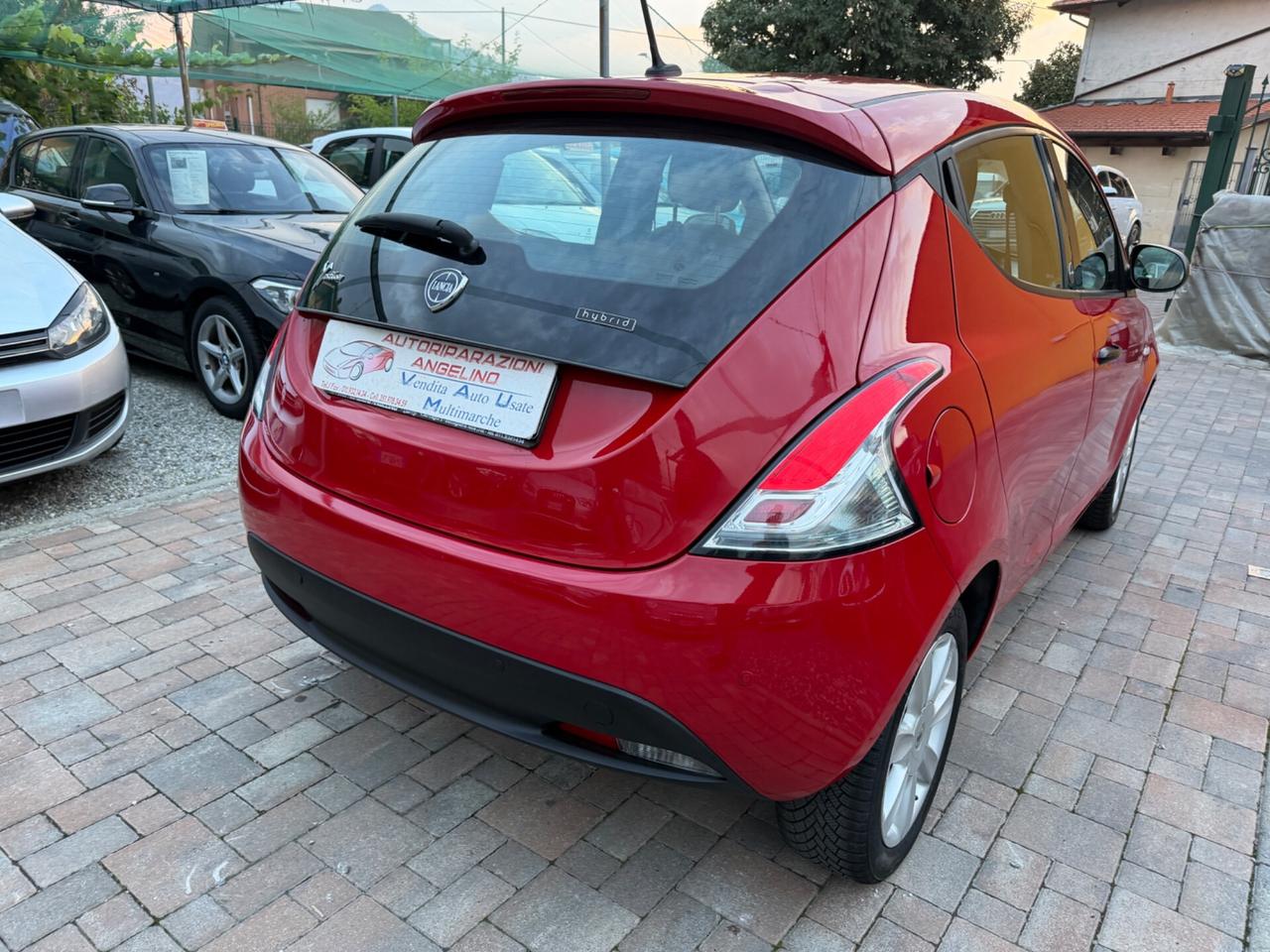 Lancia Ypsilon 1.0 Fire Hybrid Benzina