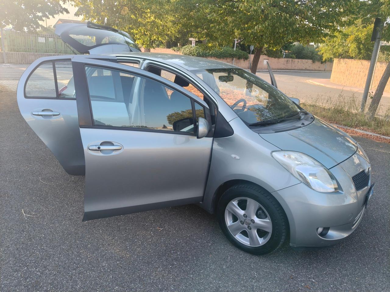 Toyota Yaris 1.3 5 porte AUTOMATICA
