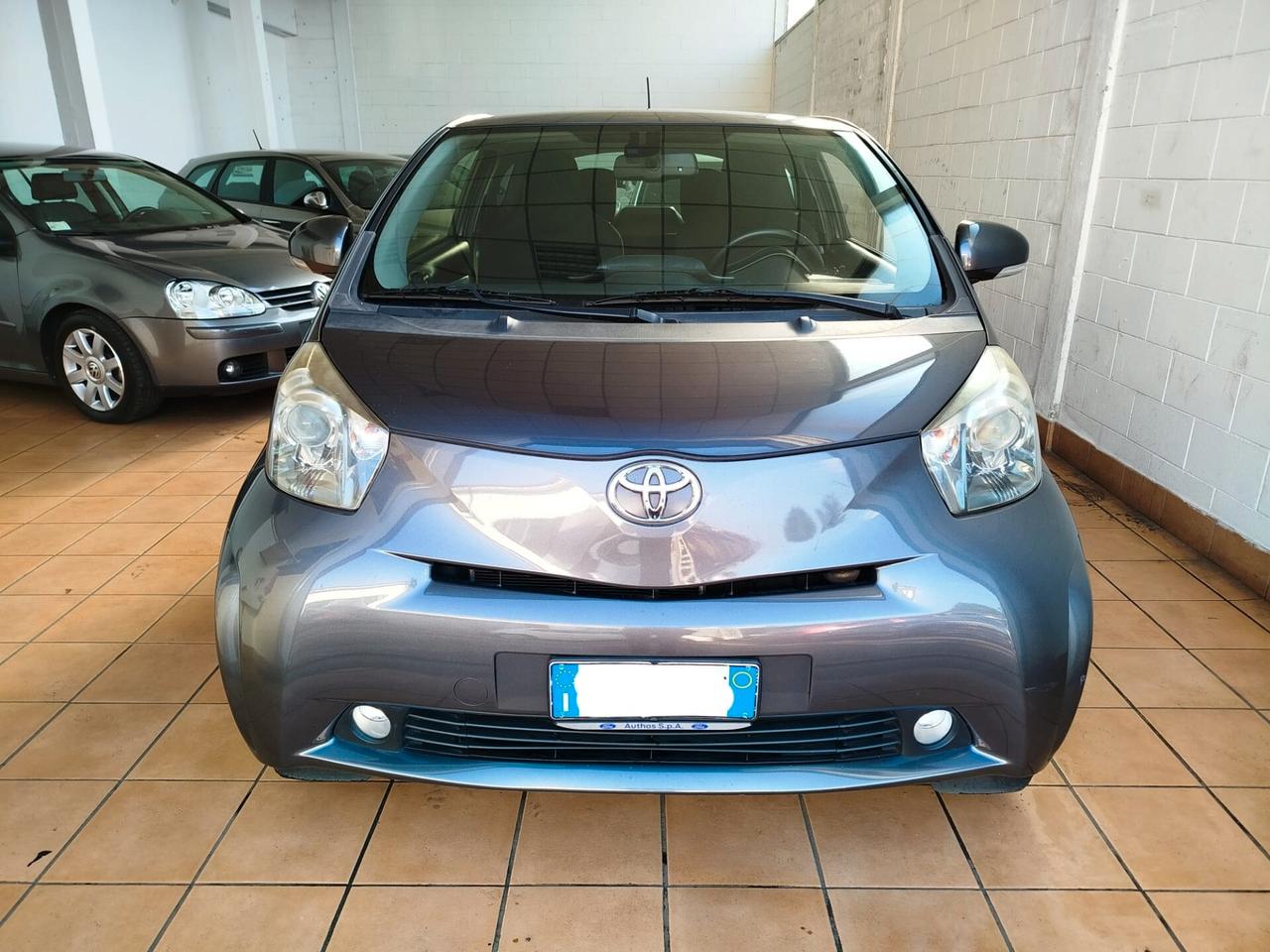 Toyota iQ 1.3 Executive E5B, adatta anche a neopatentati.