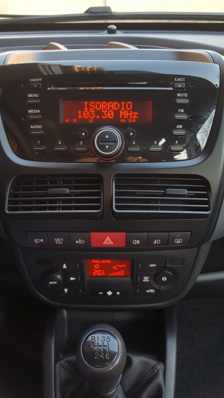 Fiat Doblo trasporto disabili pedana