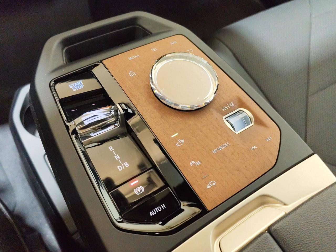 BMW iX xDrive50 Pacchetto Sportivo