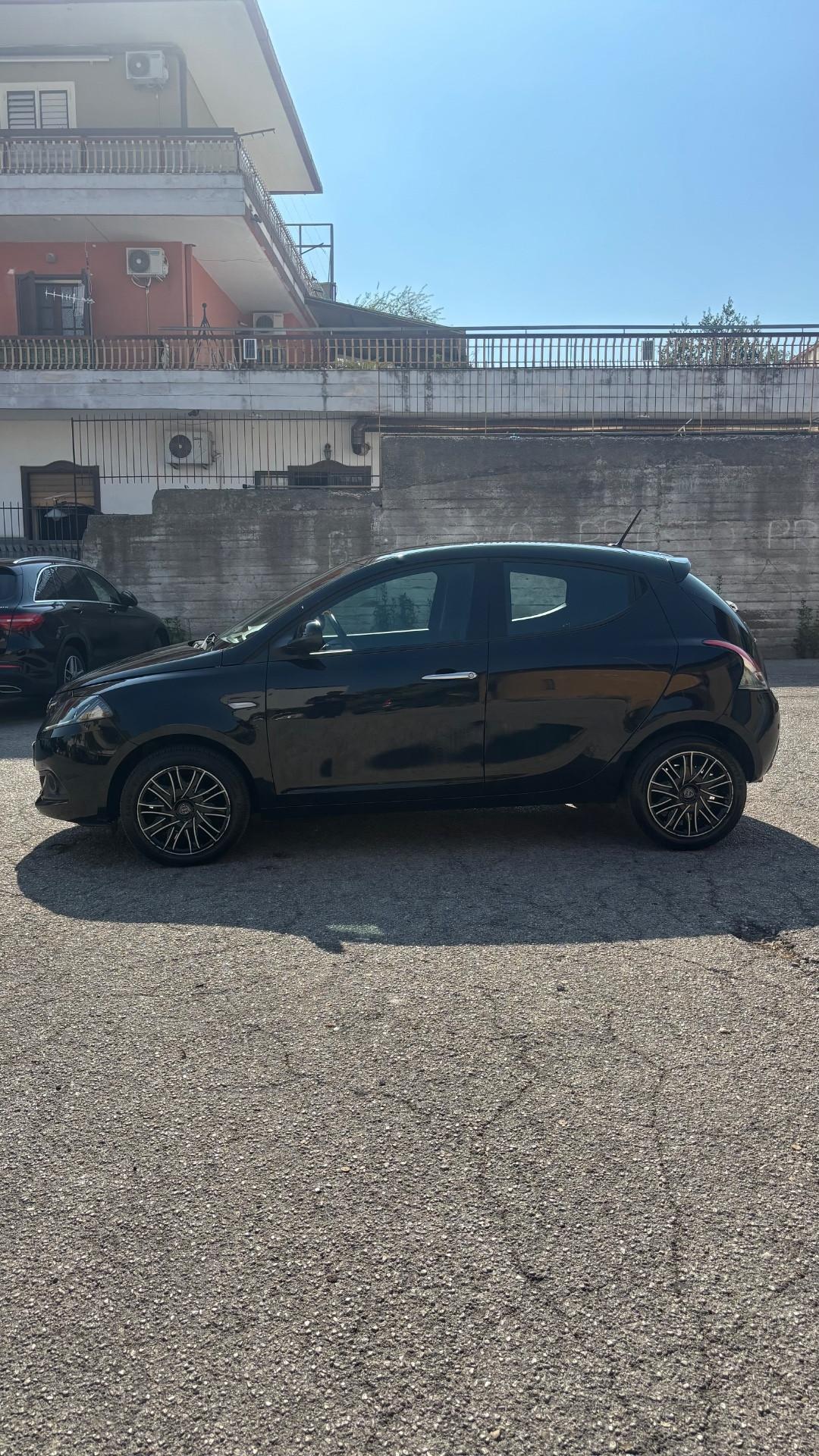 Lancia Ypsilon 1.0 FireFly 5 porte S&S Hybrid Gold Plus