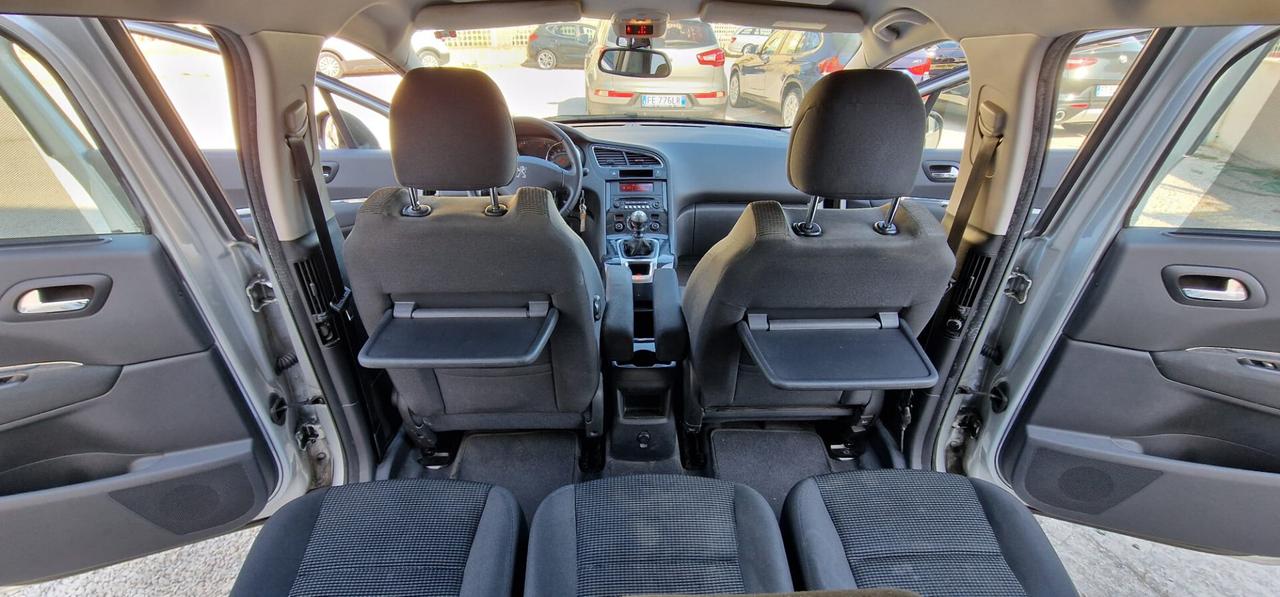 Peugeot 5008 1.6 HDi 115CV Allure 2014 7 POSTI