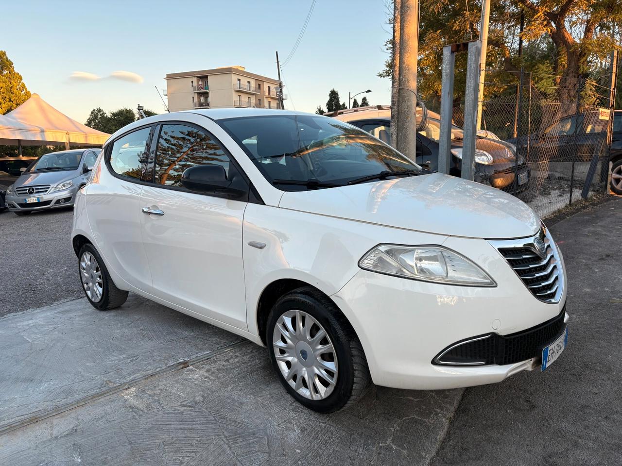 Lancia Ypsilon 1.2 69 CV 5 porte Silver