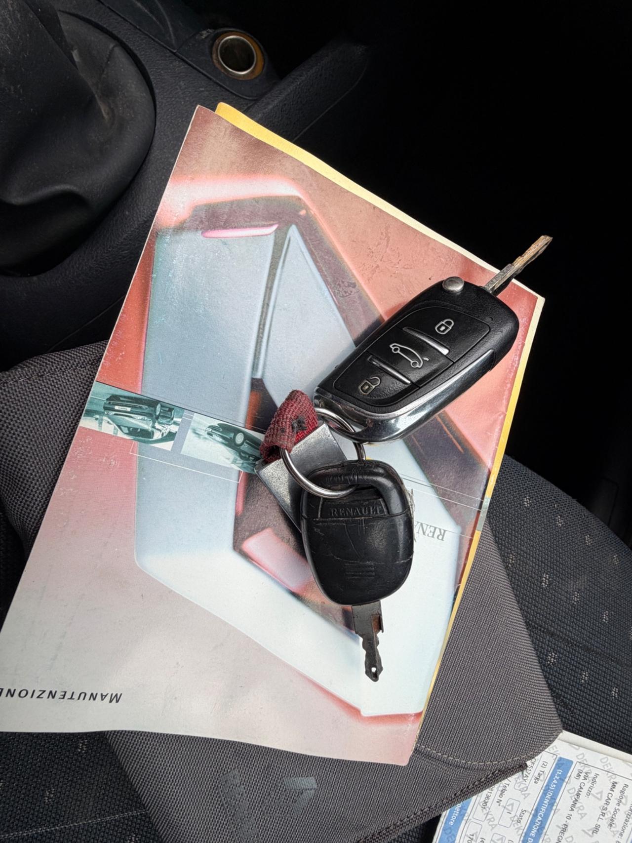 Renault Clio 1.2 BENZINA NEOPATENTATI CONSUMI BASSI