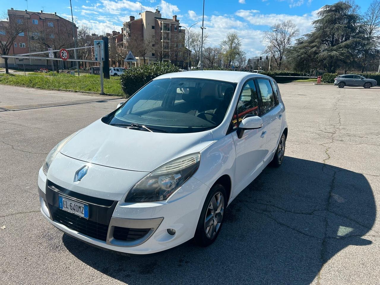 Renault Scenic X-Mod 1.6 cc benzina pari al nuovo unico proprietario full optional