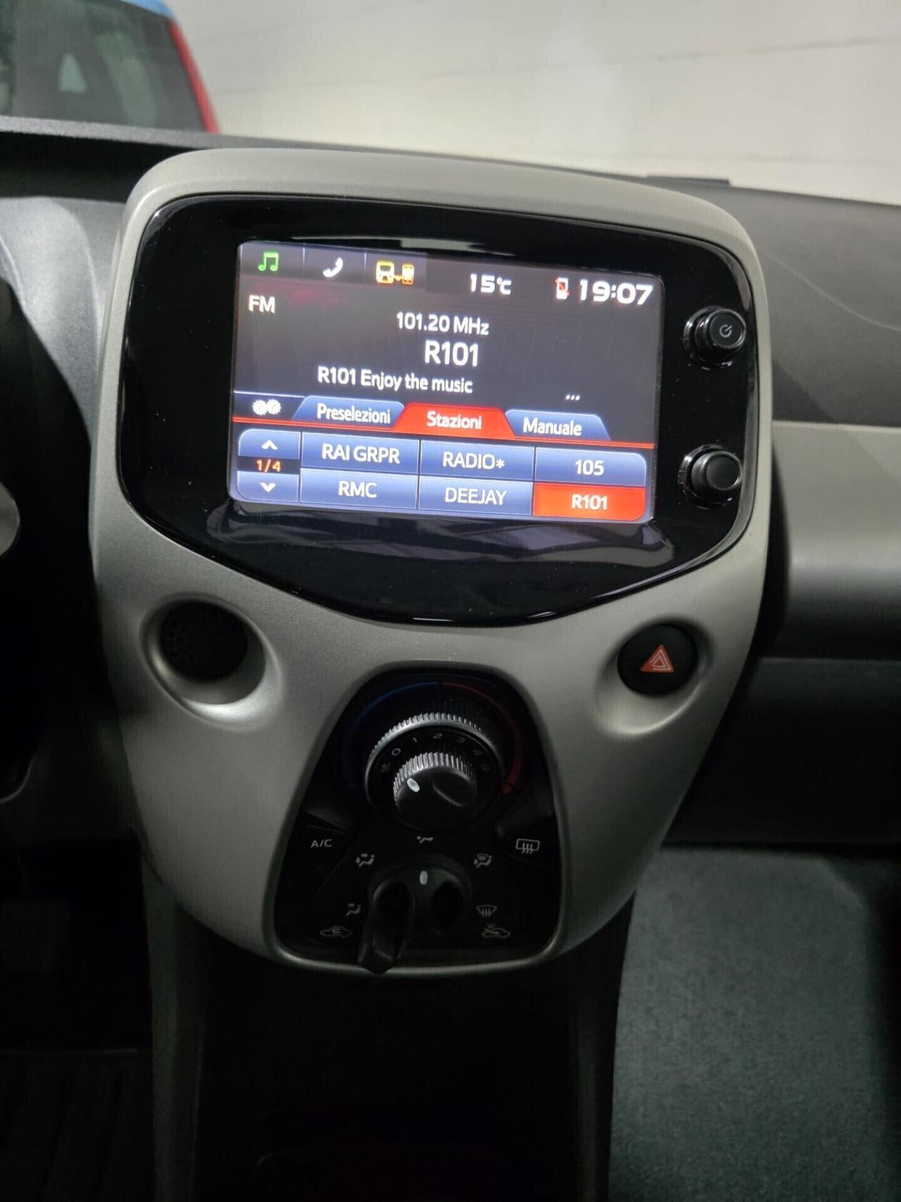 Peugeot 108 1.0 benzina NEOPATENTATI