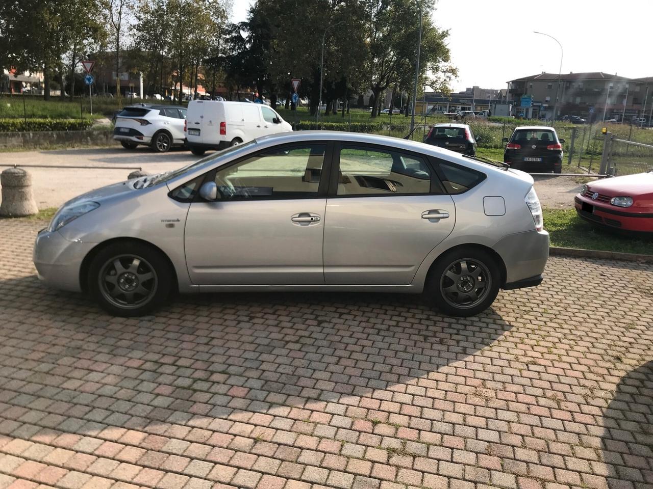 Toyota Prius 1.5 ibrida 78cv