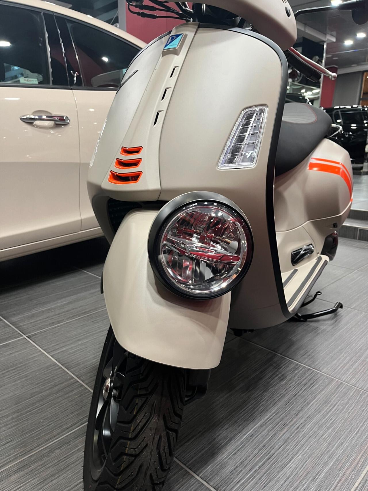 Vespa GTV 300 Beige Avvolgente - Pronta Consegna