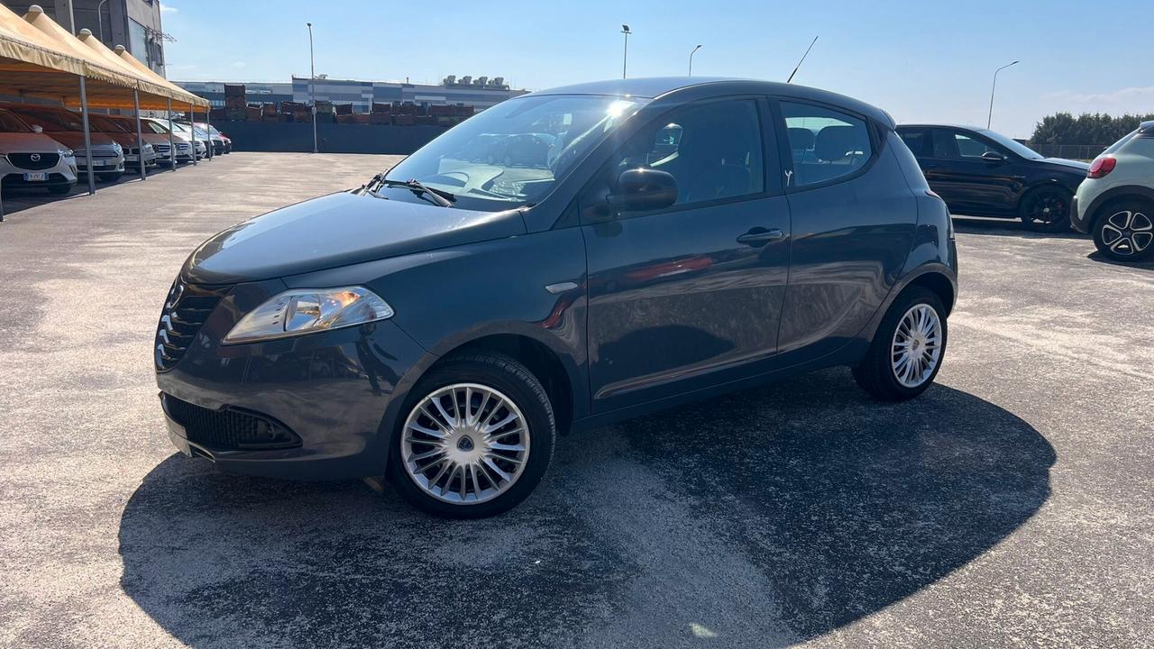 Lancia Ypsilon 1.2 69 CV 5 porte GPL Ecochic Silver