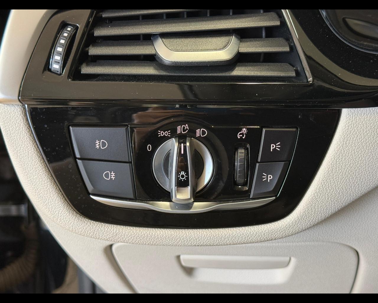 BMW Serie 5(G30/31/F90) - 518d Touring Luxury