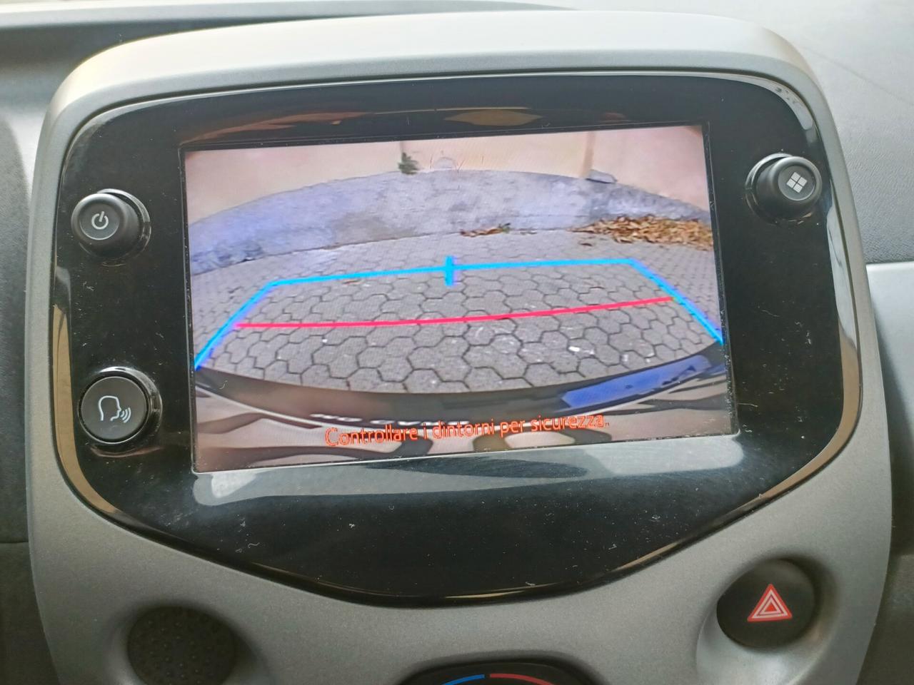 Toyota Aygo Connect 1.0 VVT-i 72 CV 5 porte x-play MMT