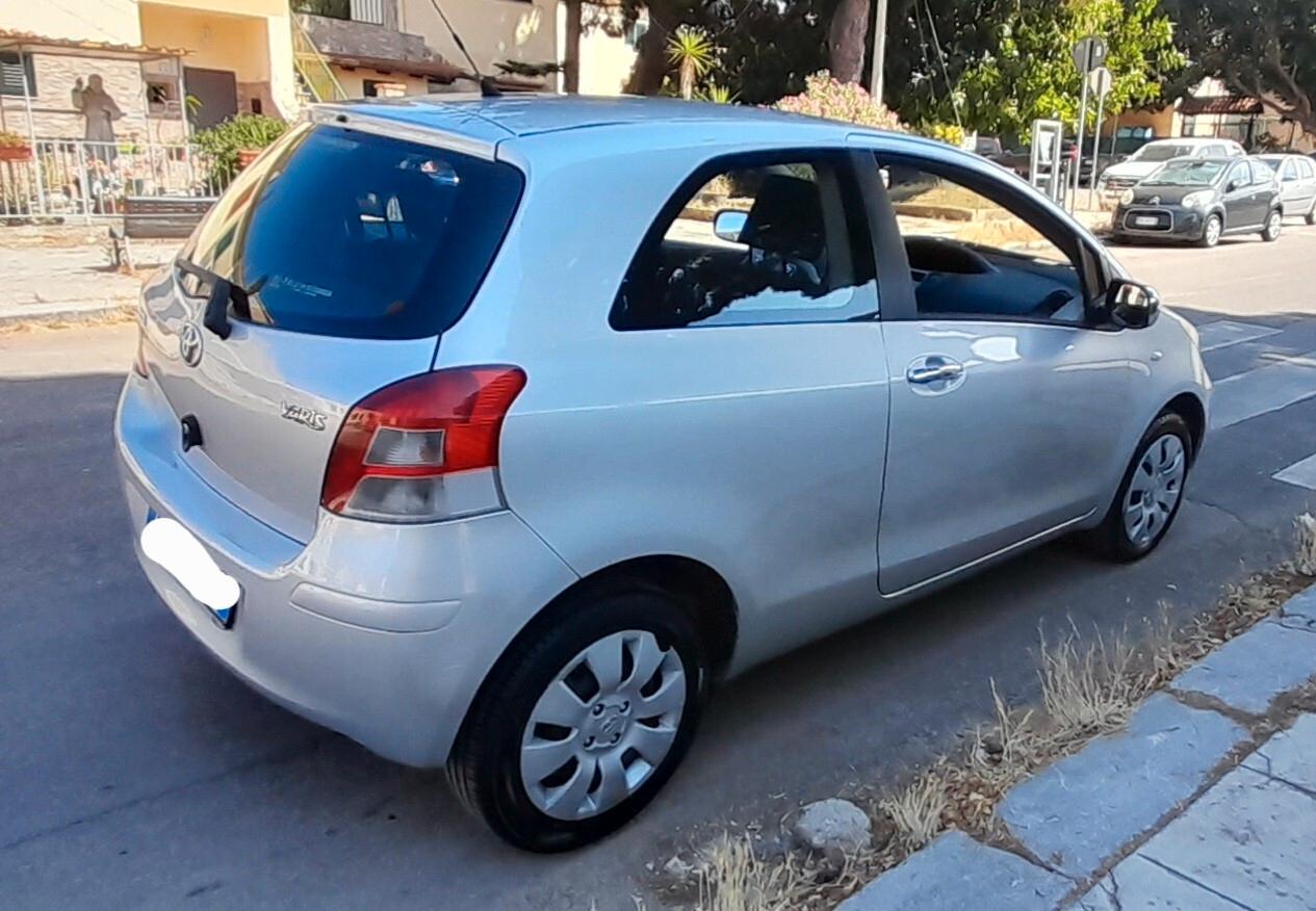 Toyota Yaris 1.0 benzina x neo patentati