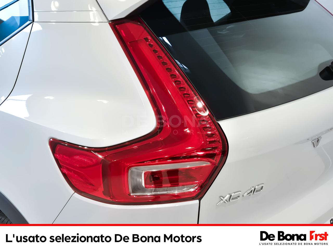 Volvo XC40 1.5 t3 momentum core 163cv my21