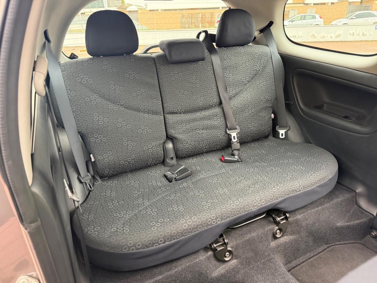 Toyota Yaris 1.0i 3p Sol