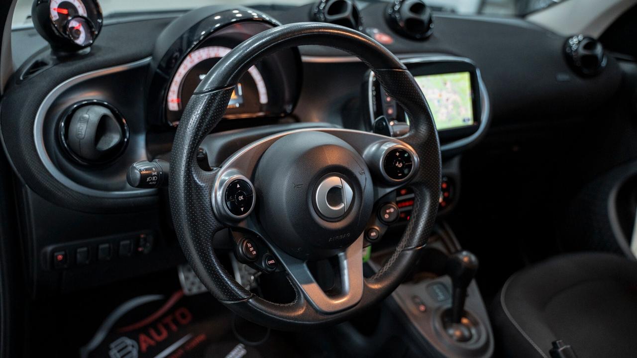 Smart ForFour 0.9 90CV SUPERPASSION TWINAMIC 16" NAVI LED FULL O