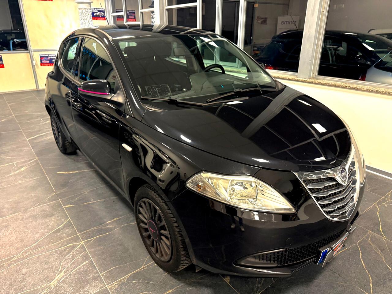Lancia Ypsilon 1.2 69 CV S&S Silver