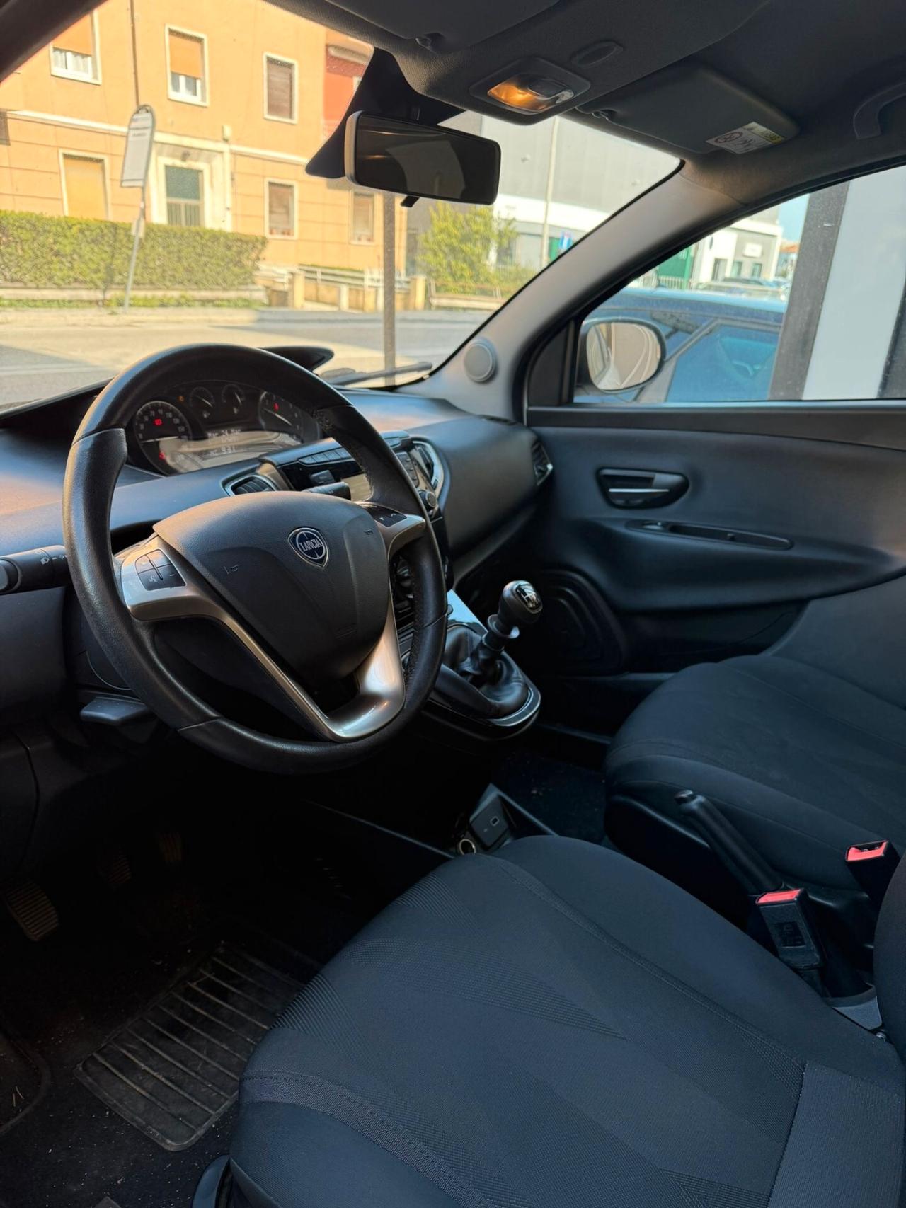 Lancia Ypsilon 1.0 FireFly 5 porte S&S Hybrid Ecochic Gold