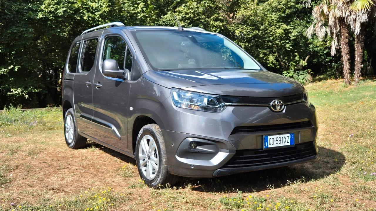 Toyota Proace City Verso 1.2 110 CV S&S Short D Executive 2021 PERFETTA leggi testo