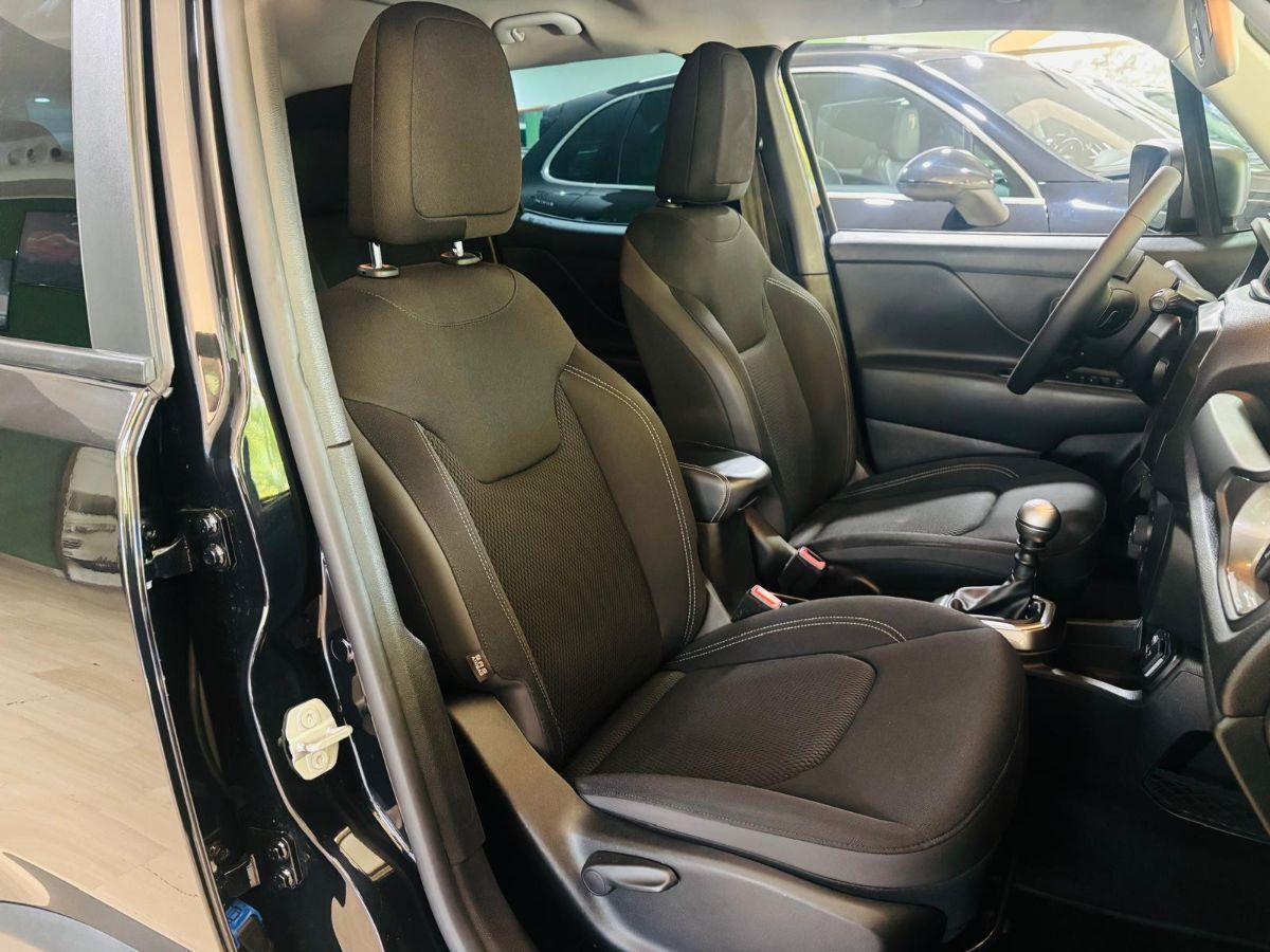 Jeep Renegade 1.6 M.Jet 120cv Dawn of Justice Total Black