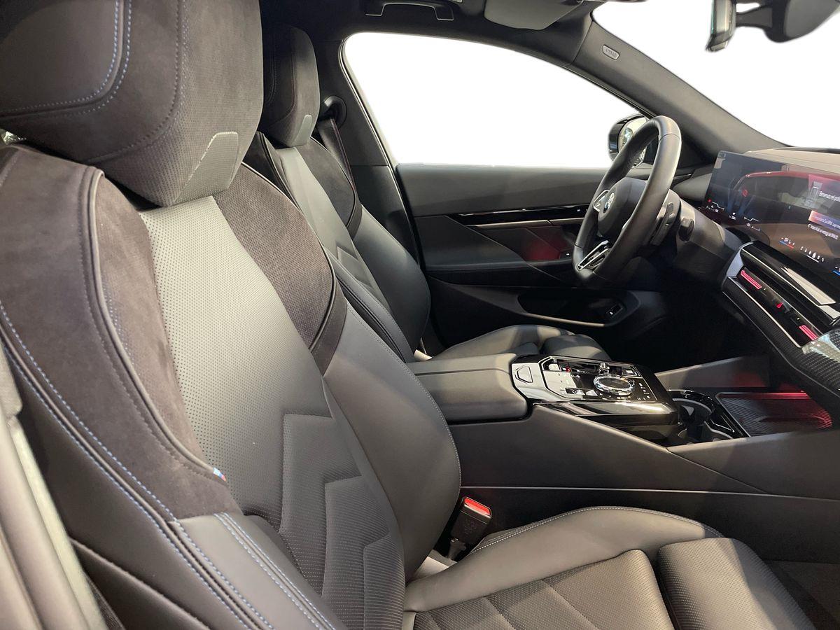 BMW Serie 5 G61 2024 Touring - 520d Touring 48V xdrive MSport Pro auto