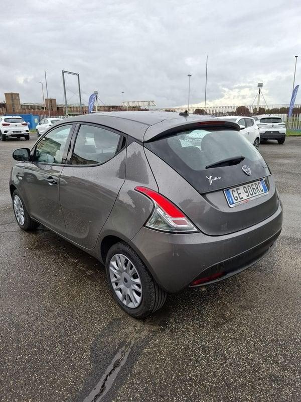 Lancia Ypsilon 1.0 FireFly 5 porte S&S Hybrid Silver