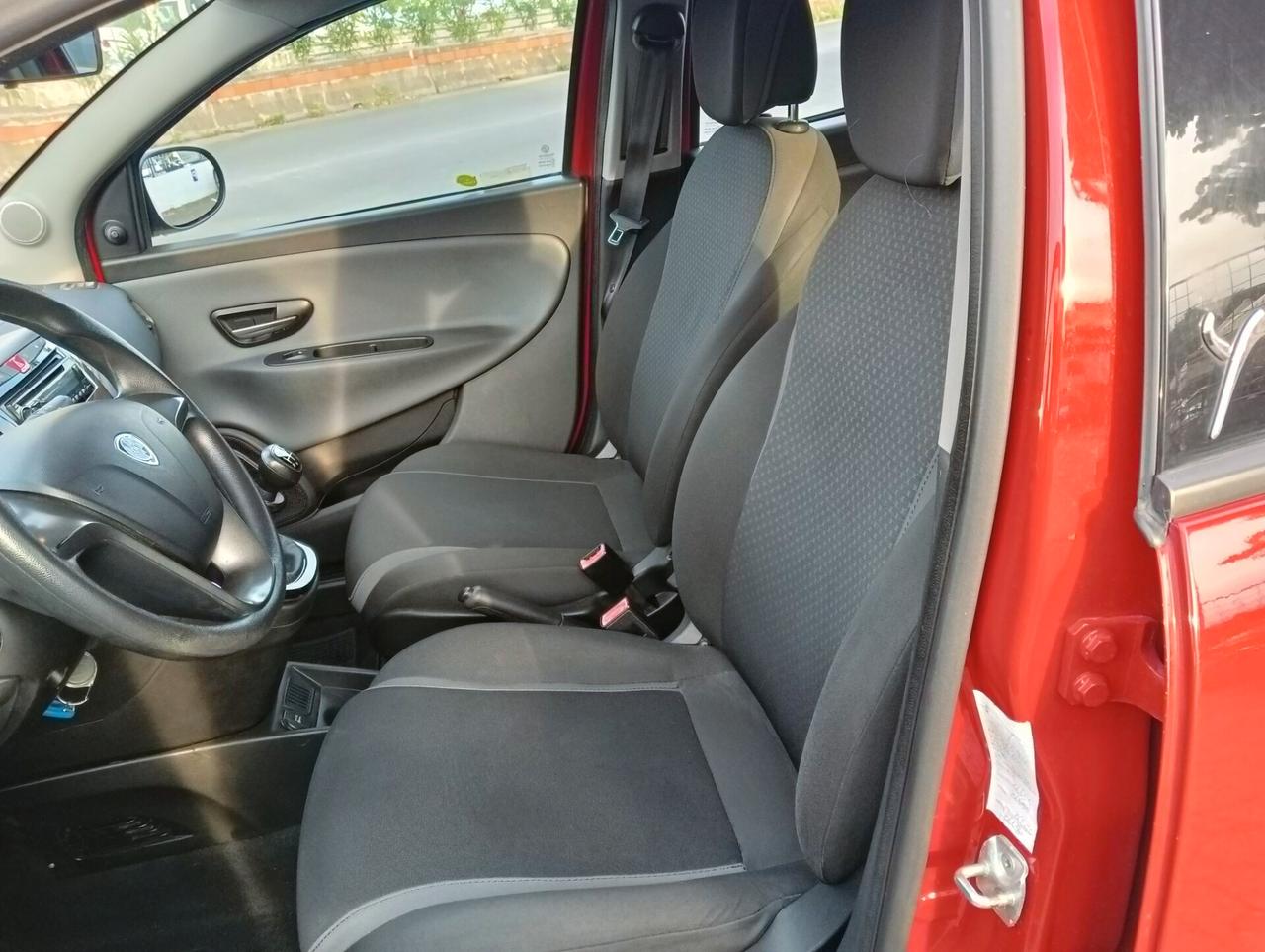 Lancia Ypsilon 1.2 69 CV 5 porte Silver