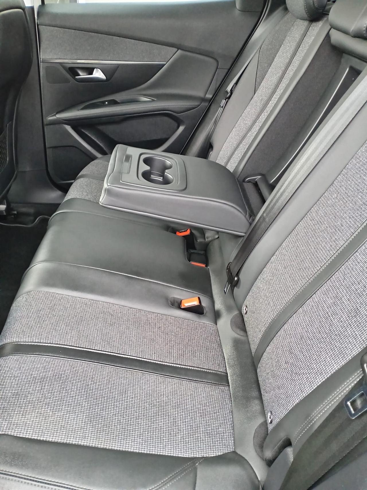 Peugeot 3008 DIESEL 1.5 Blue HDi Allure