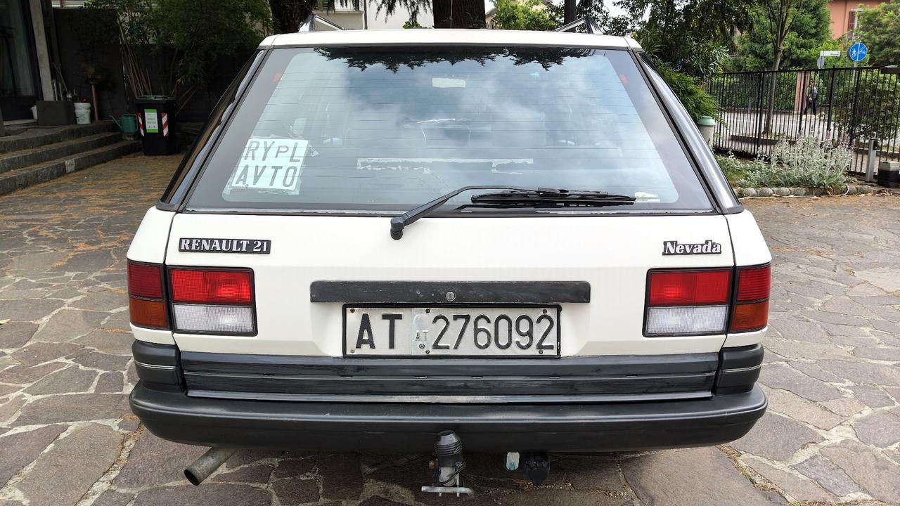 Renault R 21 Nevada 1.7 GTS + gancio traino