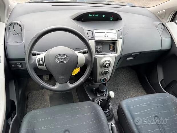 TOYOTA YARIS 1.4 D 5 PORTE NAVI "PERFETTA"