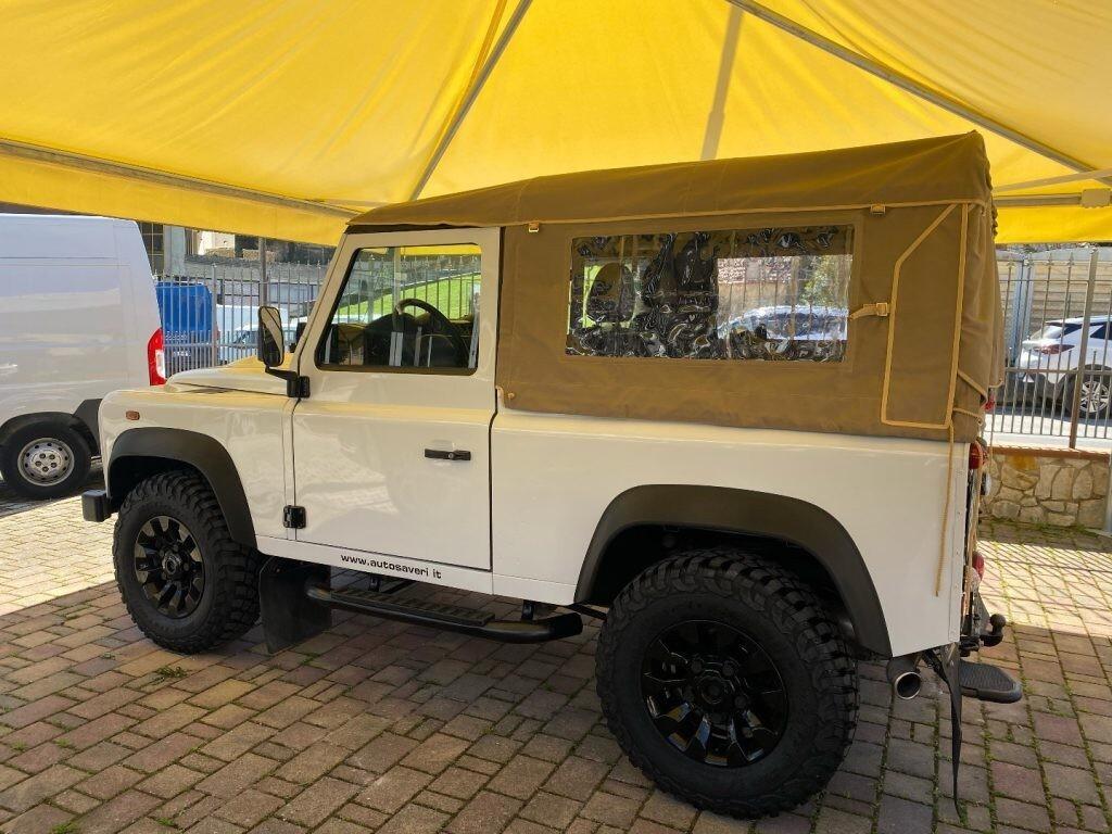 LANDROVERDefender902.2TD4StationWagon