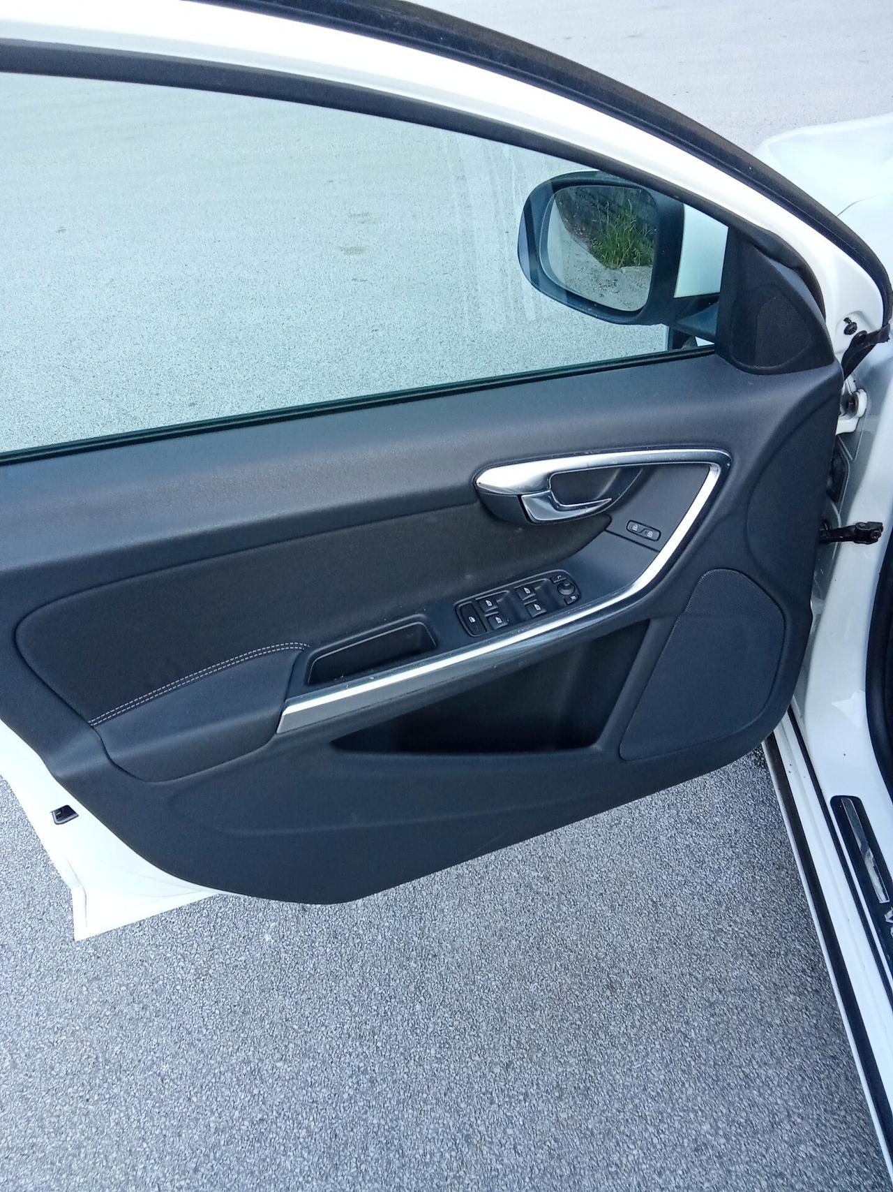 Volvo V60 D3 Summum 11/013