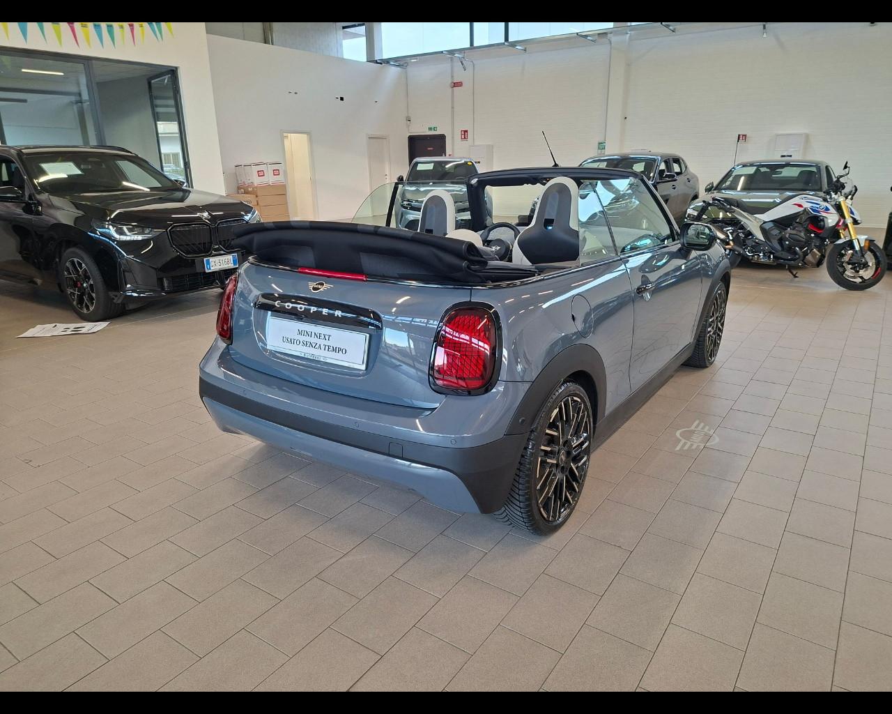 MINI Mini CooperCbr(F67) - Mini Cooper C Favoured Cabrio