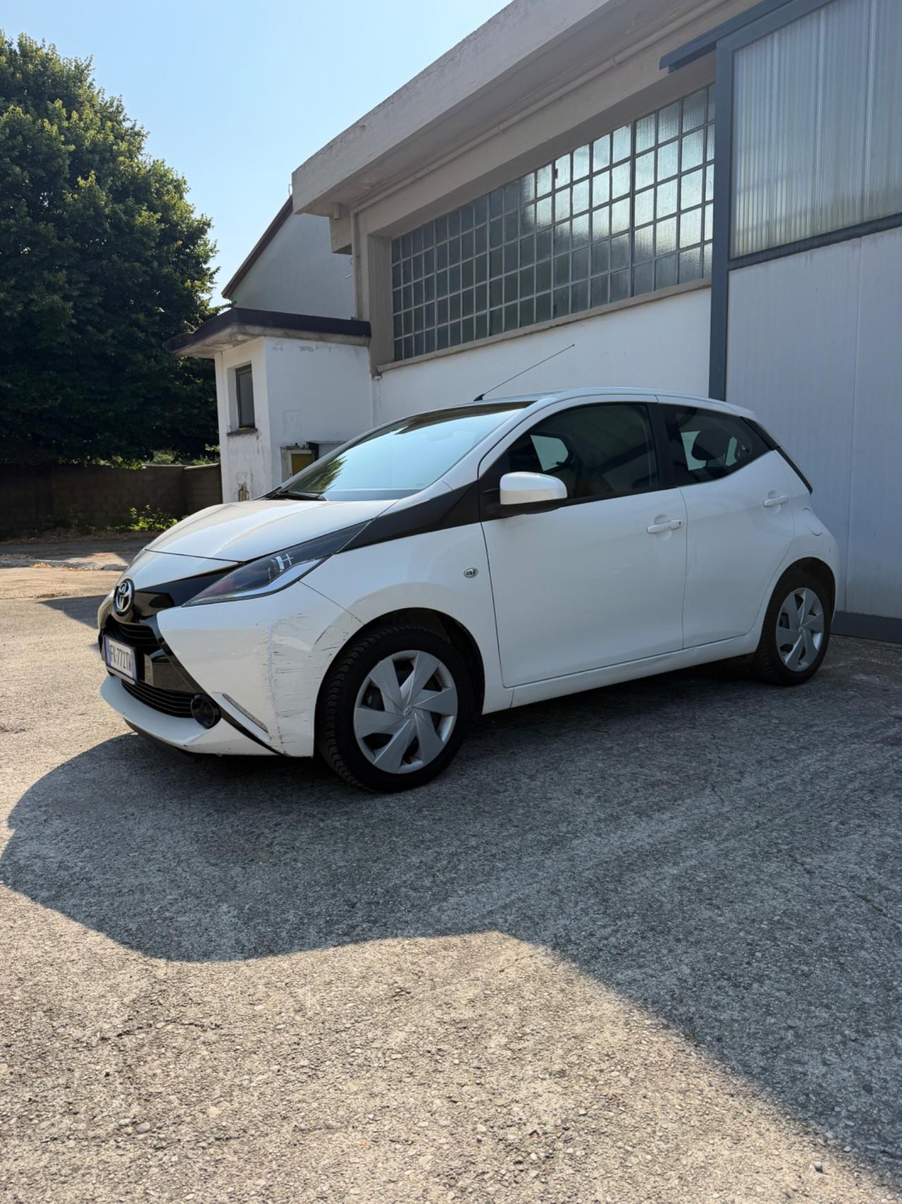 Toyota Aygo 1.0 VVT-i 69 CV 5 porte x-black TSS