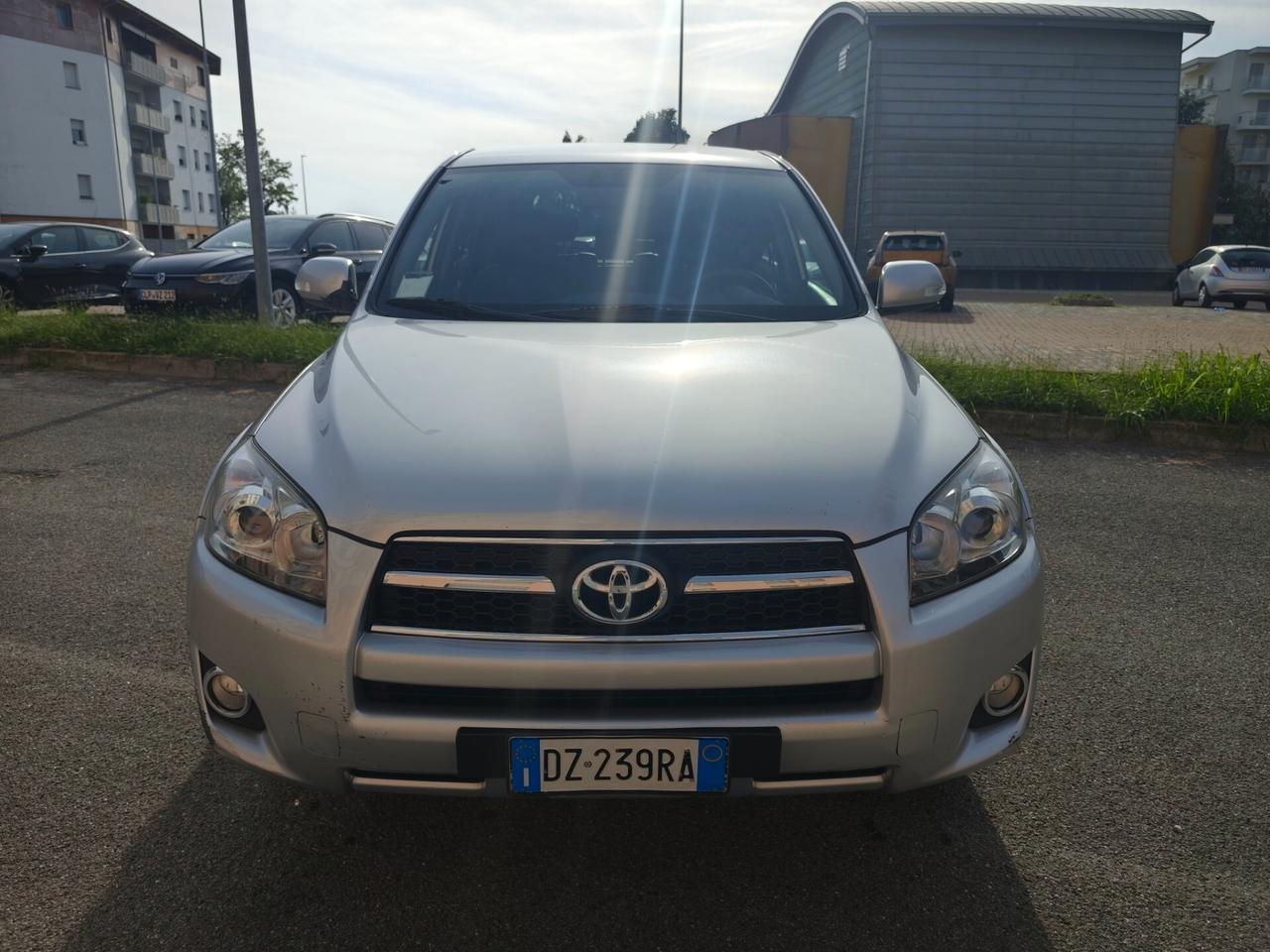 Toyota RAV4 4x4 automatico 2.2 D-Cat A/T 150 CV Luxury