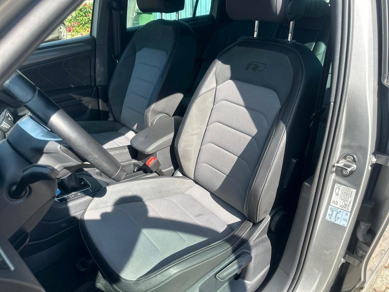 Volkswagen Tiguan 2.0 TDI SCR Sport R-Line interno ed esterno cambio manuale