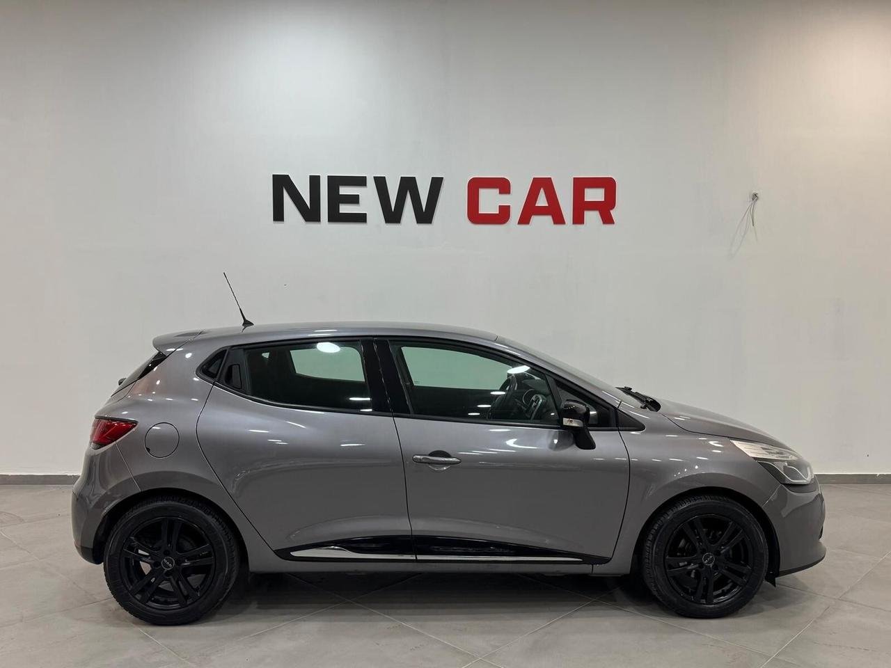 Renault Clio 1.2 73 CV COSTUME NATIONAL
