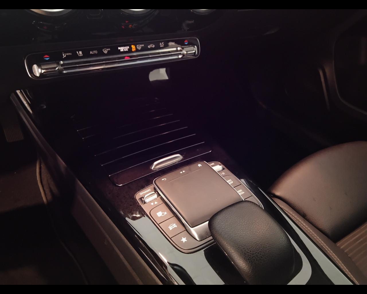 Mercedes-Benz Classe A - W177 2018 - A 180 d Sport auto