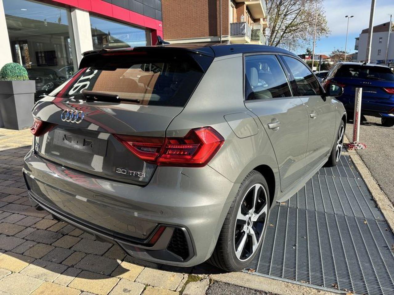 Audi A1 SPB 30 TFSI S tronic S line edition LED-APP-17"