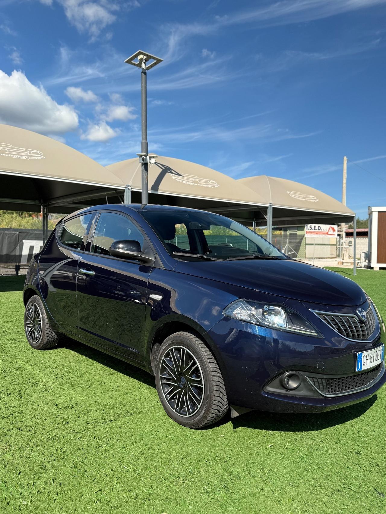Lancia Ypsilon 1.0 5 porte Hybrid Gold