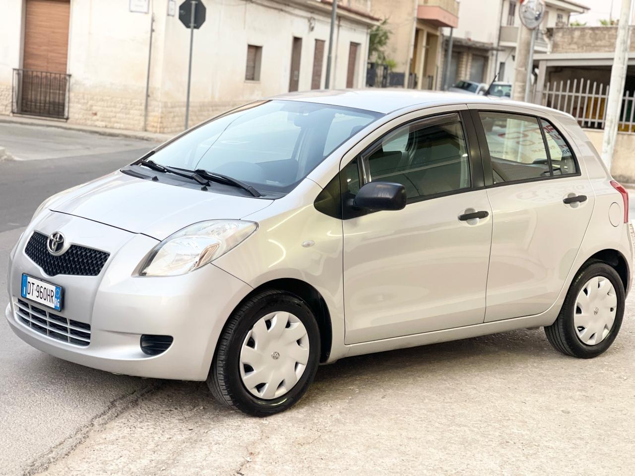 Toyota Yaris 1.0 5 porte Now